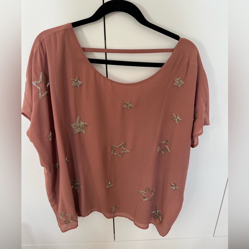 NWT Women’s star tshirt blouse size medium